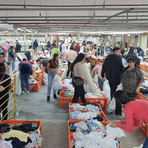 Fábrica promove bazar com roupas novas a partir de R$ 15