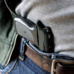 Comissão do Senado aprova porte de arma de fogo para advogados; entenda