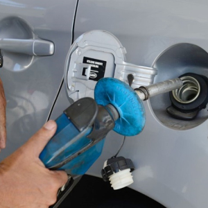 Petrobras reduz preço da gasolina em 4% nas refinarias