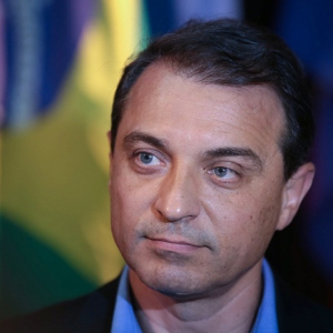 Carlos Moisés é afastado e vice Daniela Reinerh assume interinamente o Governo de SC