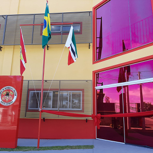 Recém-nascido engasgado é salvo por policial e bombeiros