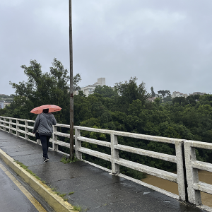 Alerta é emitido para tempestades com ventos fortes e chance de granizo