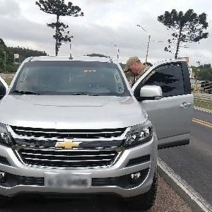 Motorista é preso após ser flagrado com caminhonete furtada em Mafra