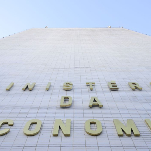 Saúde pública continua gratuita para população, diz Ministério da Economia