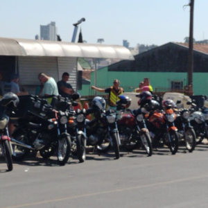 Grupo de motoboys arrecada brinquedos e doces para Natal Solidário neste sábado