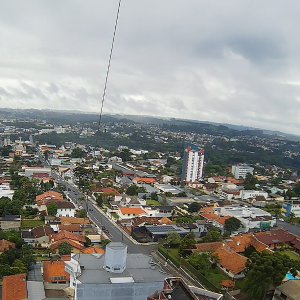 Temporais isolados e temperaturas amenas marcam a semana; veja a previsão