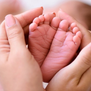 Triagem neonatal é essencial para detectar doenças genéticas nos primeiros dias de vida dos bebês