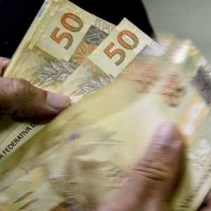 Desenrola Brasil beneficia trabalhadores informais e pessoas com as contas em dia em nova etapa