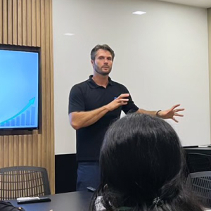 Como vender mais e fidelizar clientes? Especialista compartilha técnicas em evento gratuito 