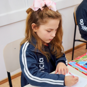 Concurso do Colégio Excelência transforma desenhos em bolsas de estudo; veja como participar