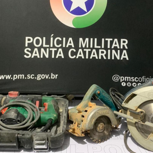 Homem é detido por vigilante ao invadir obra e tentar furtar ferramentas