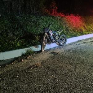 Jovem fica ferido após colisão entre moto de trilha e SUV na BR-280