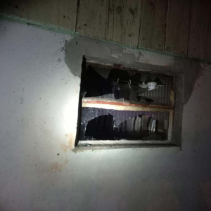 Ex-companheira quebra vidros de casa e foge antes da chegada da PM
