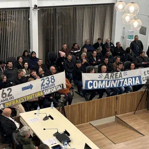Com plenário lotado, Câmara decide futuro de projeto habitacional em Mafra; veja resultado