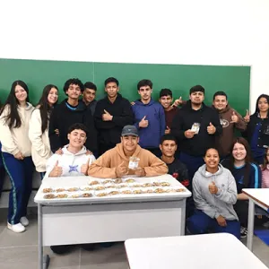 Projeto de petiscos naturais para cães leva escola de Campo do Tenente à final de competição estadual
