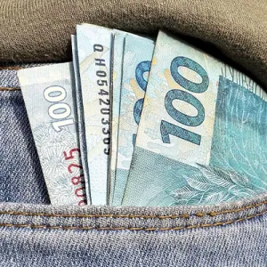Governo estima aumento de R$ 120 no salário mínimo em 2027