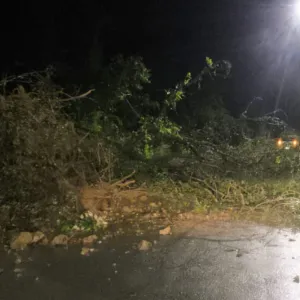 Deslizamento interdita totalmente a “Pirambeira” em Rio Negro