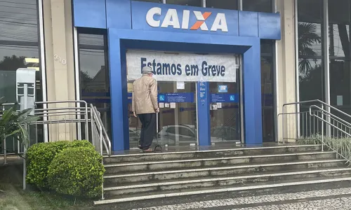 Funcionários da Caixa entram em greve por tempo indeterminado; entenda