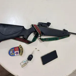 Carabina de pressão adulterada para disparar munição calibre é apreendida pela PM