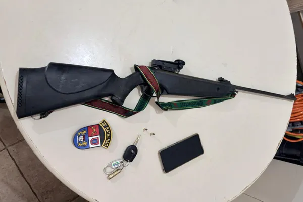 Carabina de pressão adulterada para disparar munição calibre é apreendida pela PM