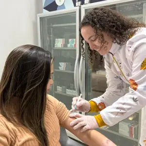 Clínica reúne vacinação completa para a família, com atendimento a domicílio; conheça