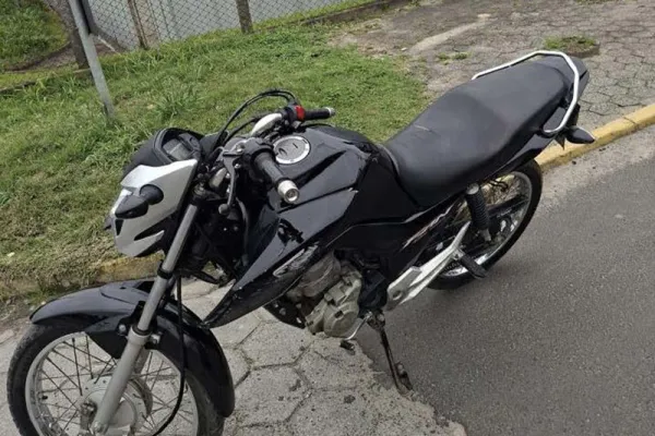 Motocicleta furtada em Itajaí é recuperada durante tentativa de fuga