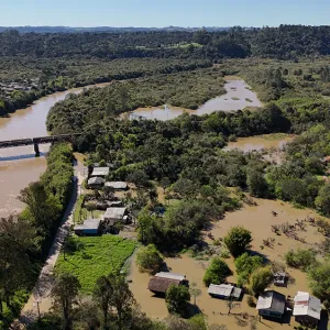 Com famílias ainda em abrigo, Rio Negro decreta situação de emergência