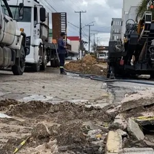 Obras nas redes de água e esgoto da Frederico Heyse entram em nova fase final em Mafra