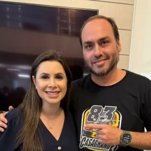 Carlos Bolsonaro e Carol De Toni cumprem agenda em Mafra nesta segunda