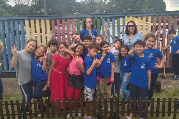 Dia da Árvore é celebrado com plantio, arte e homenagens em escola de Rio Negro