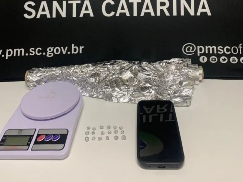 Adolescente de 14 anos é apreendido com 18 pedras de crack