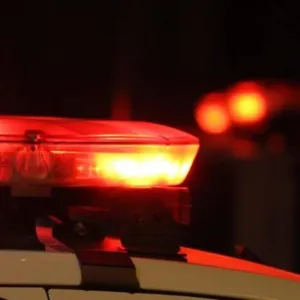 Duas ocorrências de som alto na mesma casa terminam com caixa apreendida