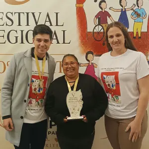 Aluna da APAE de Rio Negro conquista 1º lugar em festival de arte e avança à fase estadual
