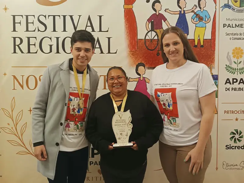 Aluna da APAE de Rio Negro conquista 1º lugar em festival de arte e avança à fase estadual