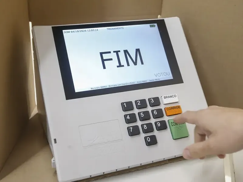 Pode levar o celular para a cabine de votação? Veja o que diz o TSE