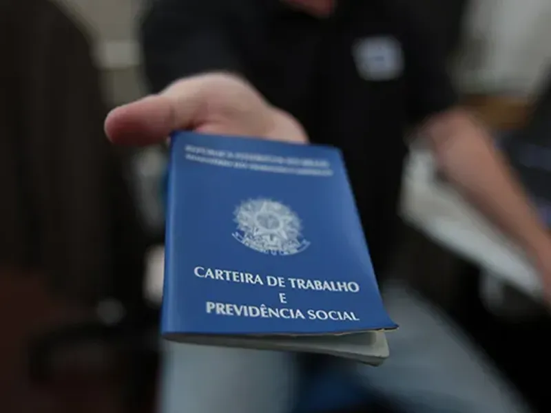Empresa abre vaga para topógrafo com contratação CLT; veja requisitos 