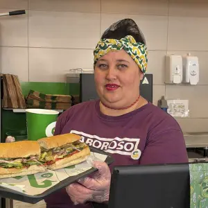 Subway tem promoção que dobra o tamanho do sanduíche nesta quinta-feira