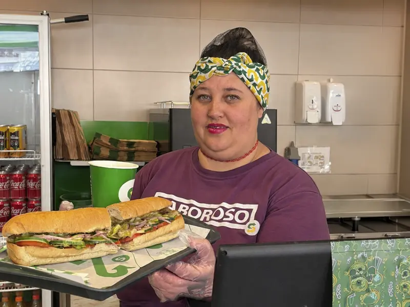 Subway tem promoção que dobra o tamanho do sanduíche nesta quinta-feira