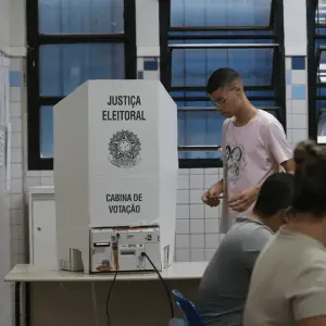 Eleitor pode usar camiseta ou adesivo de candidato? Veja as regras para o dia da eleição