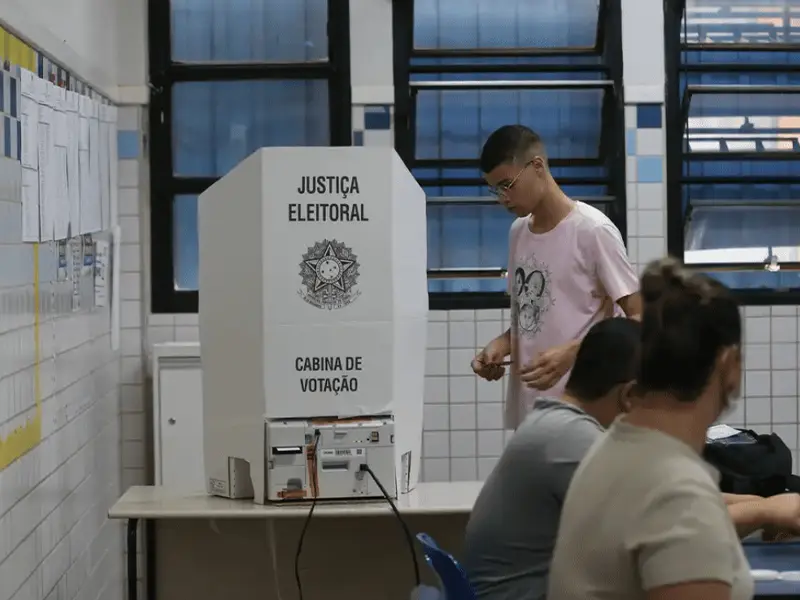 Eleitor pode usar camiseta ou adesivo de candidato? Veja as regras para o dia da eleição