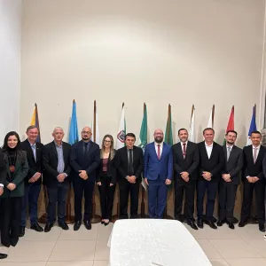Policiais civis com até 43 anos de serviço são homenageados em Mafra