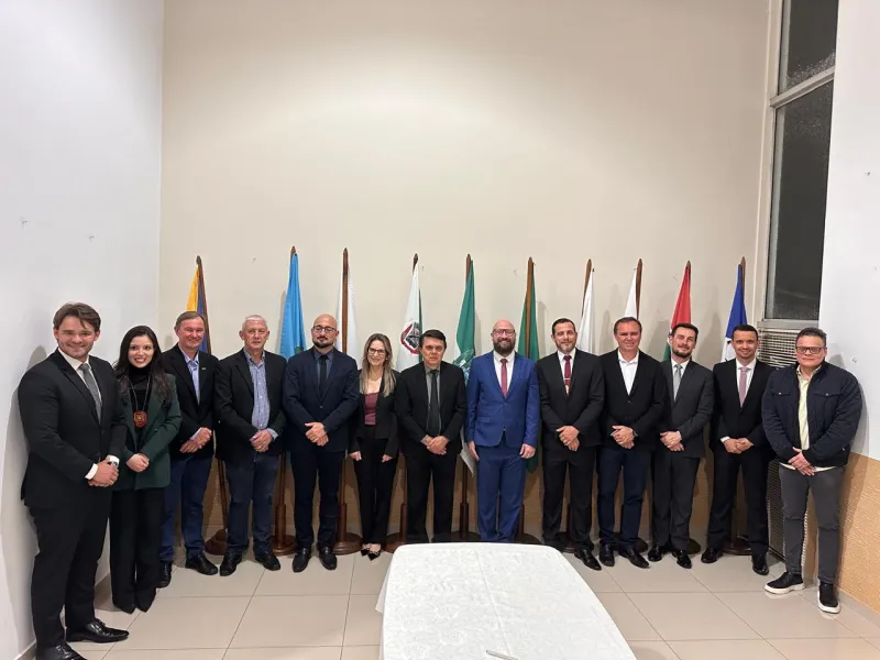Policiais com até 43 anos de serviço são homenageados em Mafra