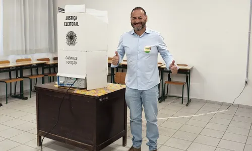 Emerson Maas vota em Mafra e resume participação: “Dever cumprido”