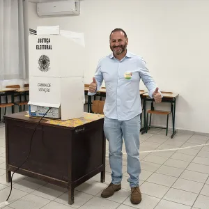 Emerson Maas vota em Mafra e resume participação: “Dever cumprido”