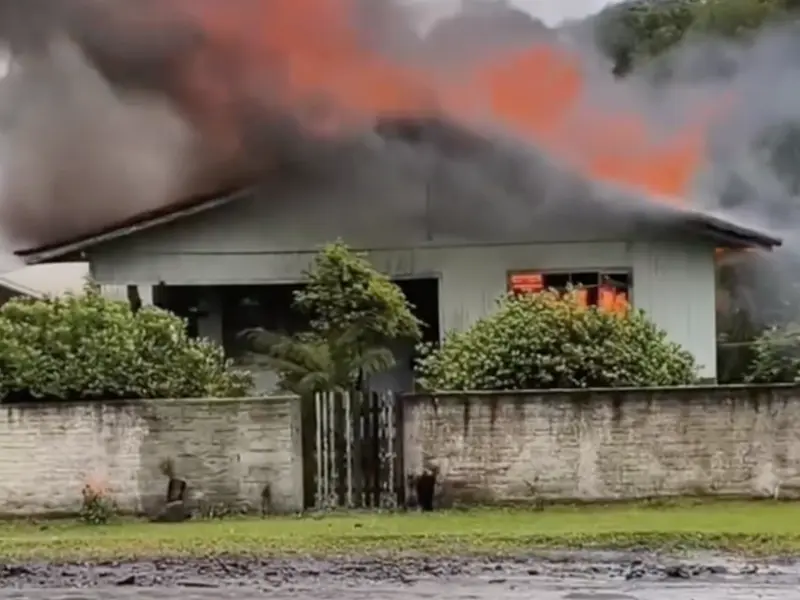 Incêndio destrói residência no interior de Itaiópolis