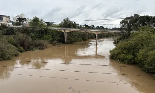 Nível do rio Negro se aproxima dos 6 metros e coloca cidades novamente em alerta