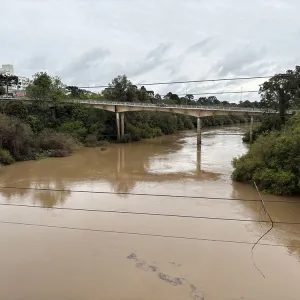 Nível do rio Negro se aproxima dos 6 metros e coloca cidades novamente em alerta