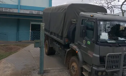 Nível do rio Negro mobiliza retirada preventiva de moradores