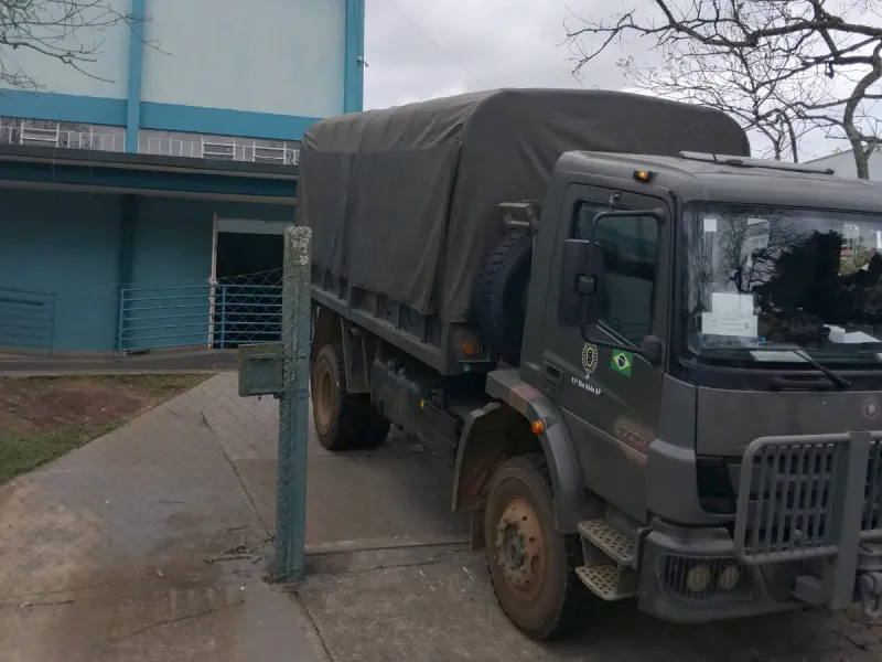 Nível do rio Negro mobiliza retirada preventiva de moradores