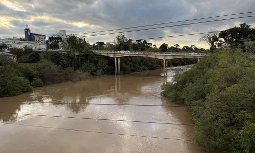 Nível do rio Negro ultrapassa 8 metros e segue subindo